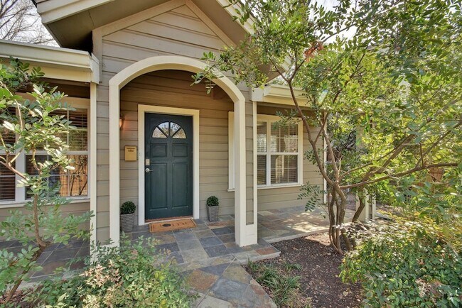 Foto del edificio - 1909 Winsted Ln