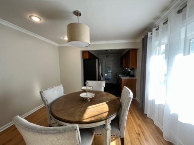 Building Photo - 8024 Outlook Dr