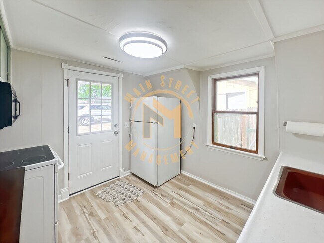 Foto del edificio - 2 Bed 1 Bath Single Family Home