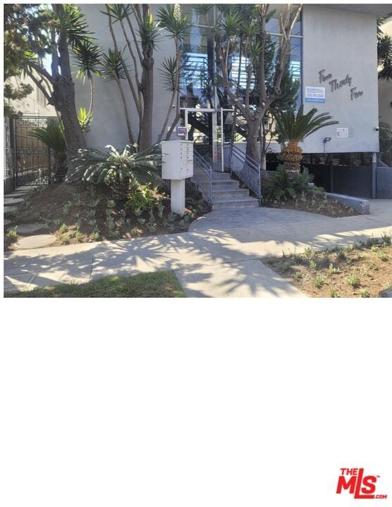 Building Photo - 435 S Palm Dr
