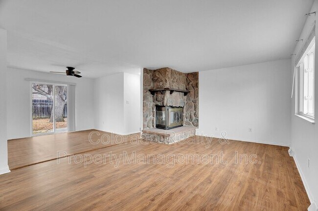 Building Photo - 1045 7th St Pl
