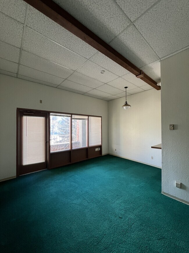 Foto del edificio - 106 E Broadway St