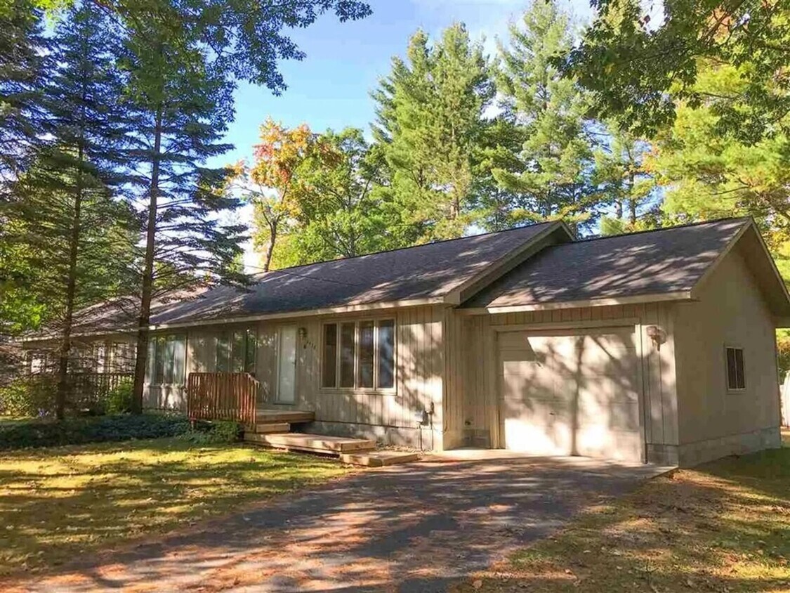 South Ave, 6534 Apartment for Rent in Indian River, MI