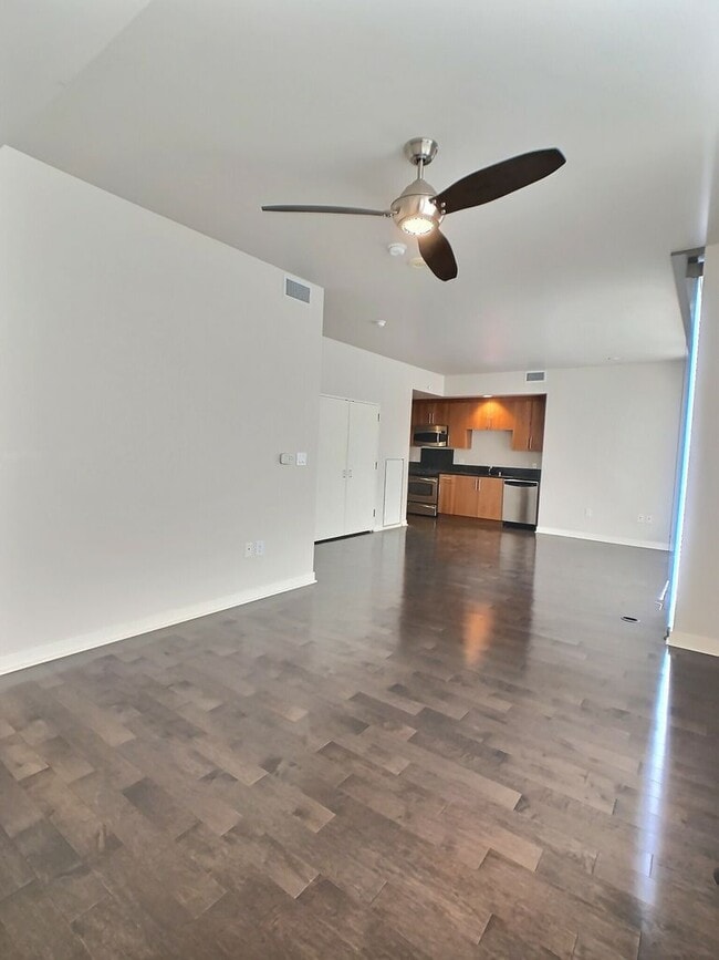 Building Photo - Luxury 17th Floor Studio at Axis in Downto...