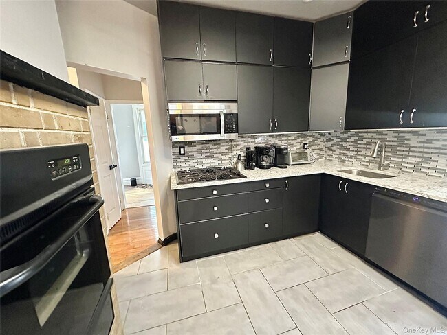 Building Photo - 25 Fletcher Ave