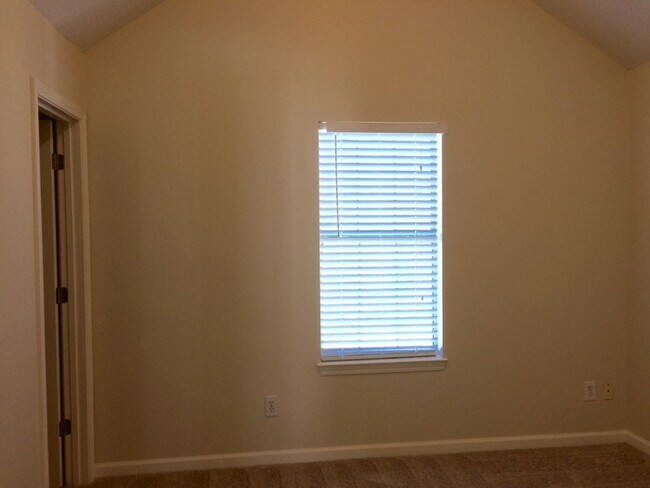 Building Photo - 713 Asbury Way