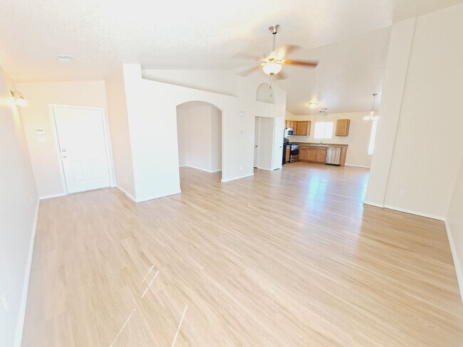 Foto del edificio - 3 bed 2 bath home in Huning Ranch!