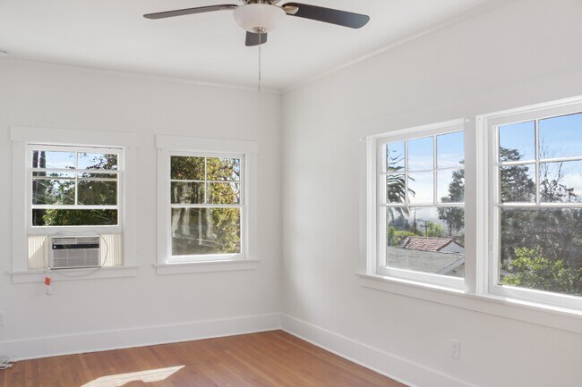Building Photo - 162 E Alegria Ave