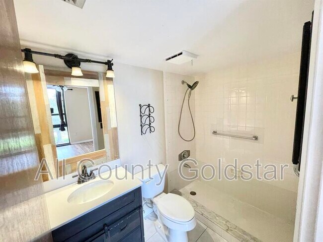 Foto del edificio - 21405 Olean Blvd