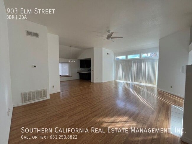 Building Photo - 903 Elm St