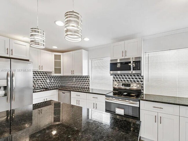 Building Photo - 899 Normandy Trail