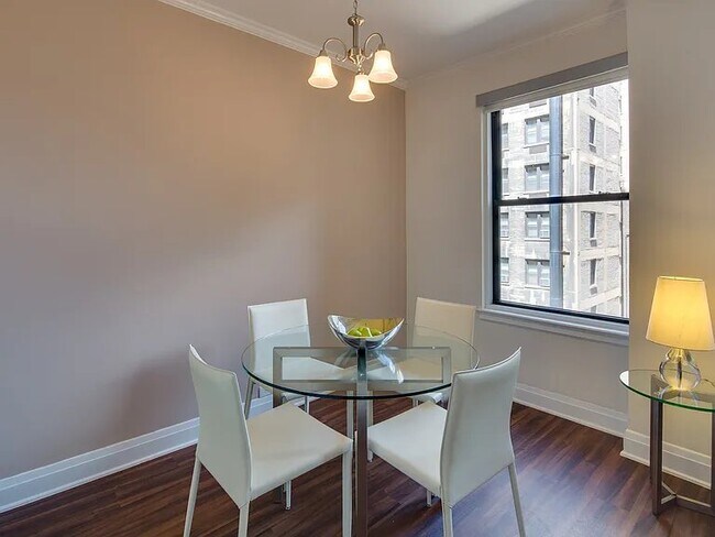 Foto del edificio - 208 E Chestnut St