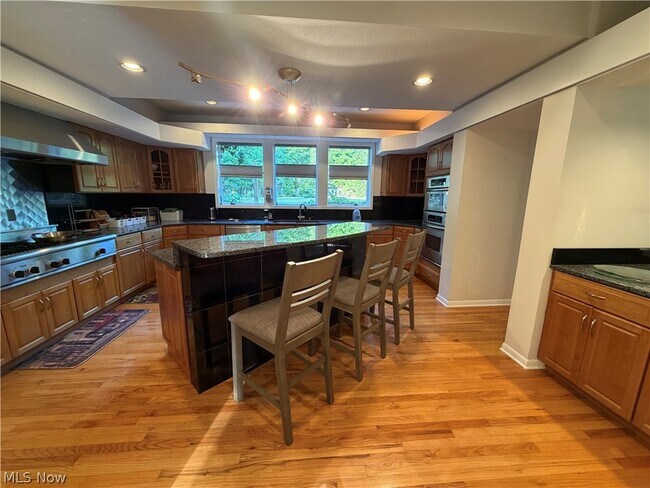 Foto del edificio - 2455 Buckhurst Dr