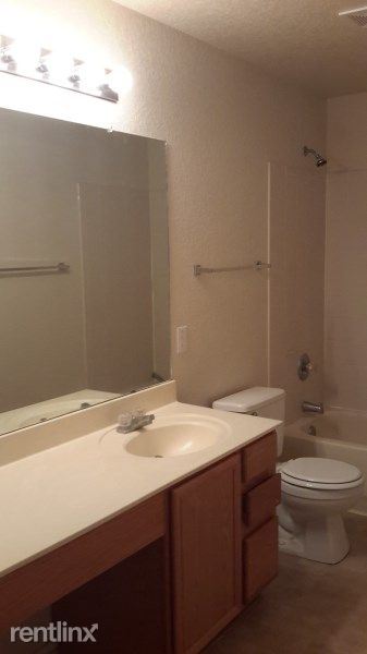 Building Photo - 847 Quitman Oak
