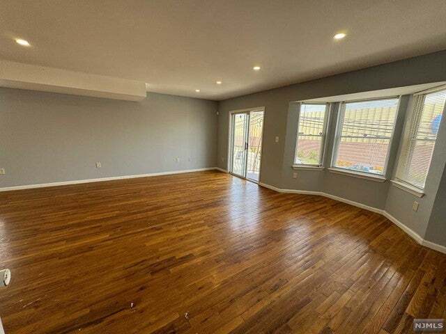 Foto del edificio - 40 11th Ave W