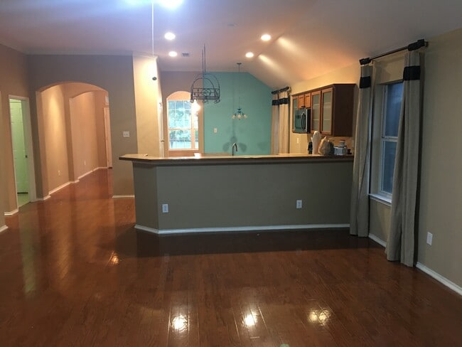 Building Photo - 6321 Pinehurst Dr