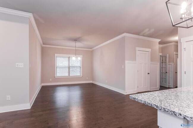 Foto del edificio - 14668 Greenleaf Dr