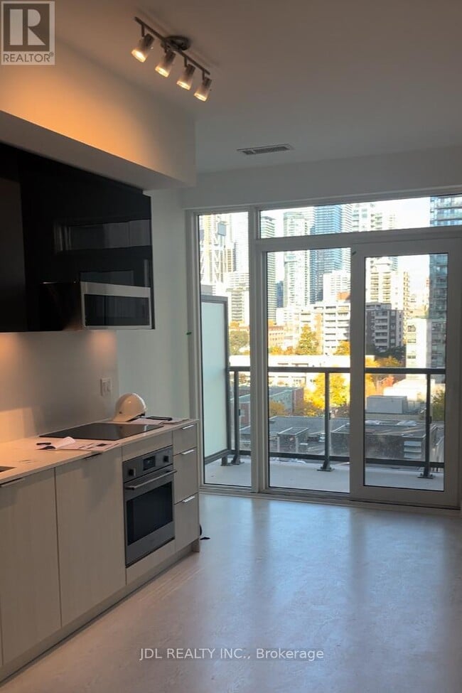 Building Photo - 308 Jarvis St