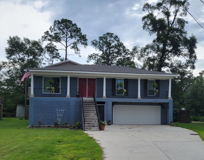 Building Photo - 2942 Palm Cir