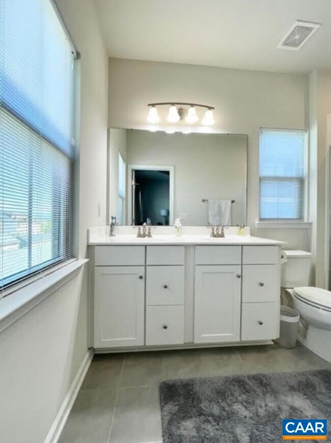 Foto del edificio - 1904 Glissade Ln