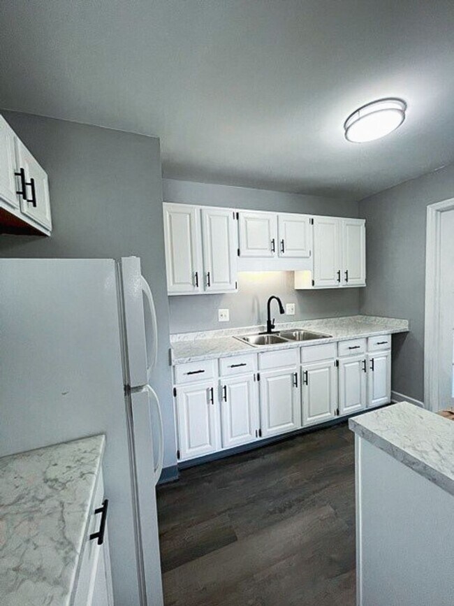 Foto del edificio - Updated 3BR Home with Detached Garage in Whitehall