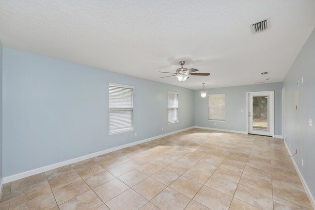 Building Photo - 202 Paschel Ave