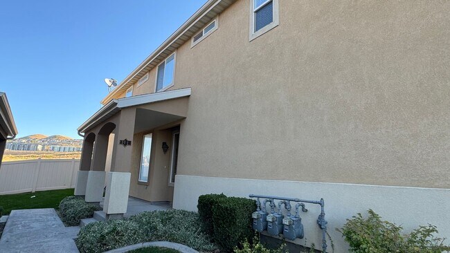 Building Photo - 3 bedroom 2.5 bath In Lehi!
