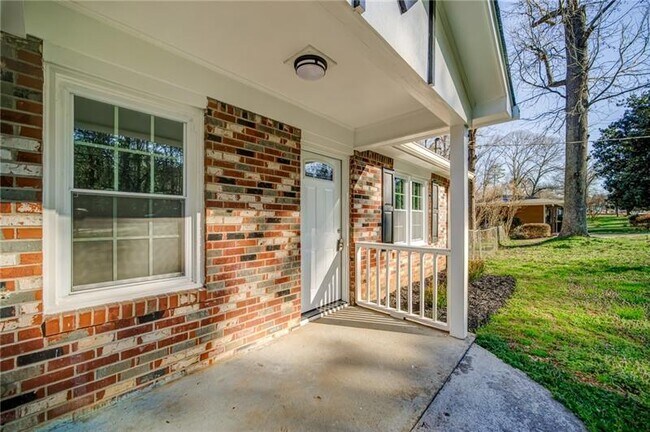 Foto del edificio - 4652 Old Cowan Rd