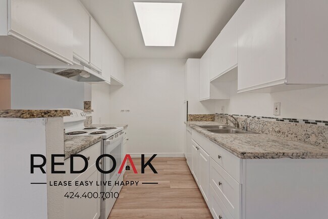 Building Photo - Delightful Two Bedroom on the Ground Floor...