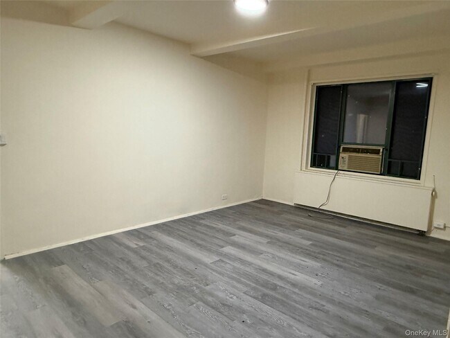 Foto del edificio - 2240 E Tremont Ave