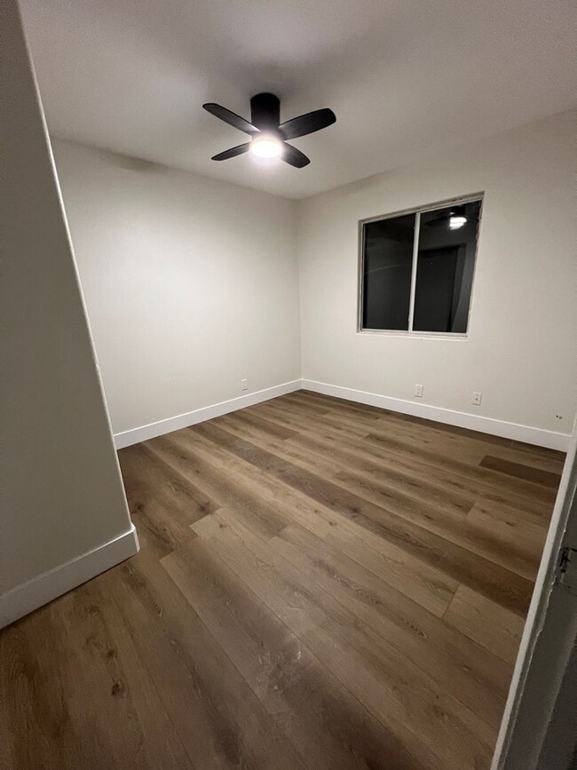 Building Photo - Dinuba Home! Coming Soon!