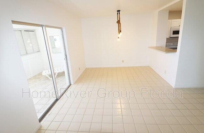 Foto del edificio - 320 S Surf Rd