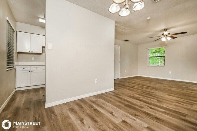 Building Photo - 3552 Doreen Dr