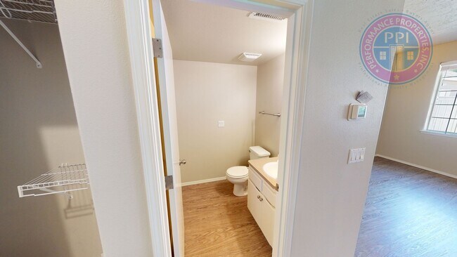 Building Photo - Happy Valley/ Rock Creek Neighborhood  In ...