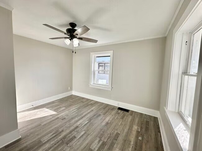 Foto del edificio - 1363 E 15th St