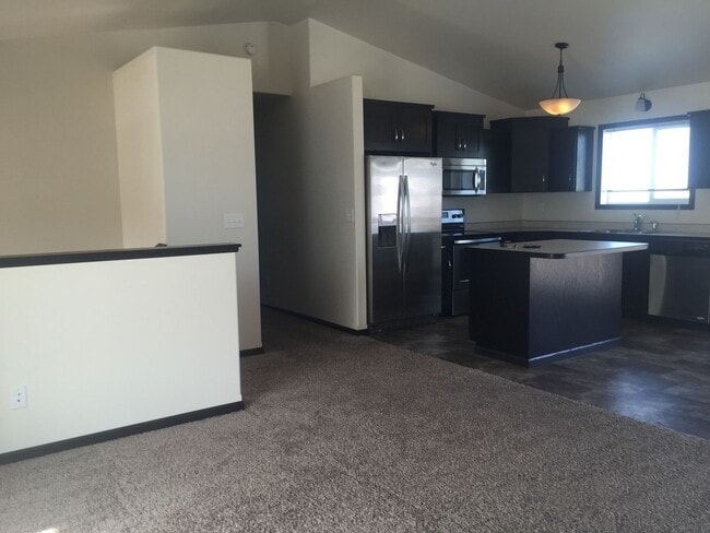 Building Photo - 3 Bed 3 Bath Single Family Home