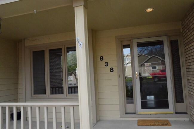 Foto del edificio - 838 Ashford Ln