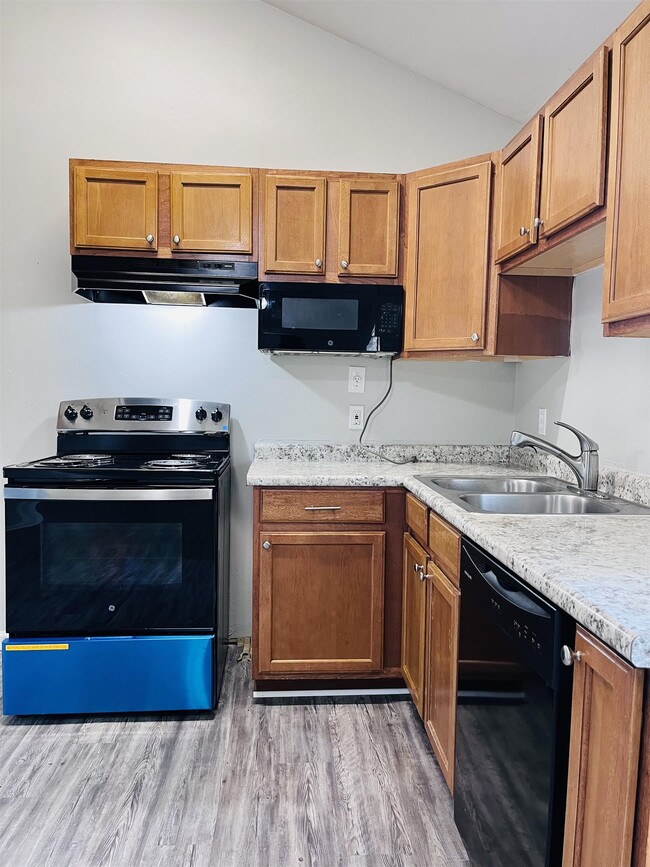 Building Photo - 1706 S Gadsden St