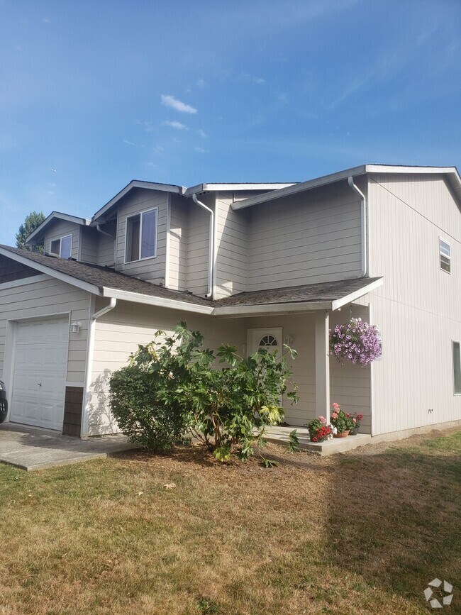 Building Photo - 1310 3rd St SE