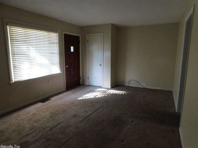 Foto del edificio - 2820 Springhill Rd