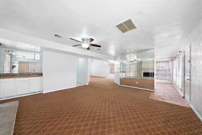 Building Photo - 15711 Beechnut St