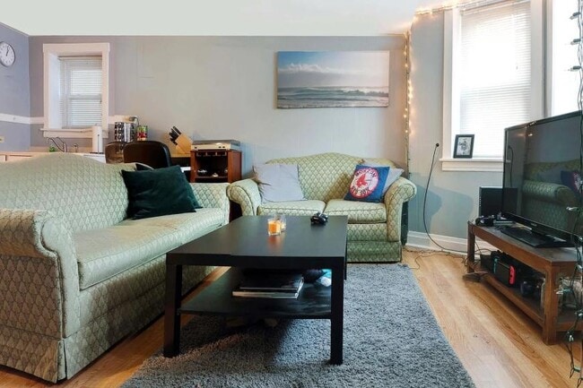 Building Photo - 2 bedroom in Chicago IL 60657