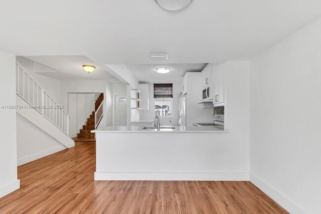 Foto del edificio - 1655 NE 115th St