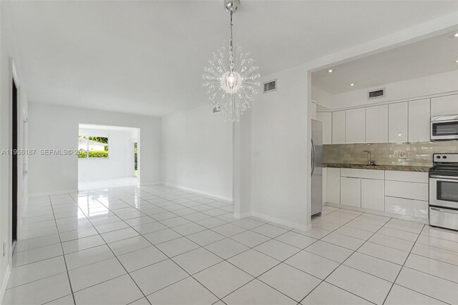 Building Photo - 6050 SW 44th Terrace