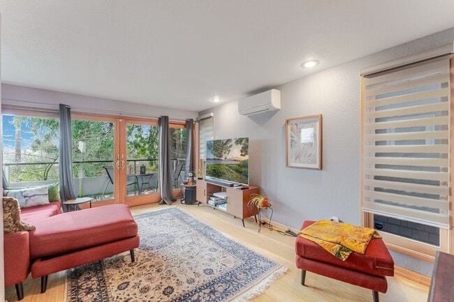 Building Photo - Amazing Custom Home