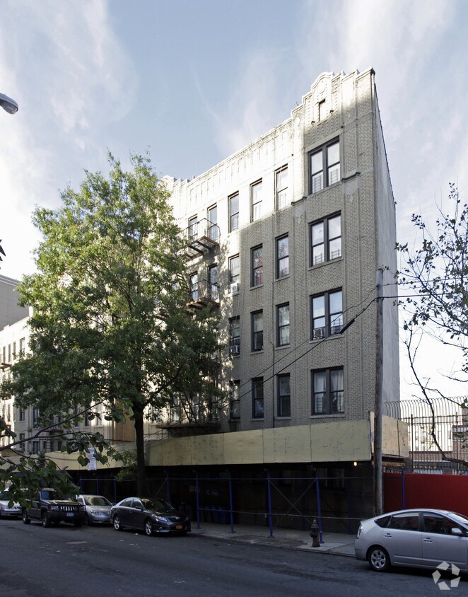 Building Photo - 2081-2085 Morris Ave