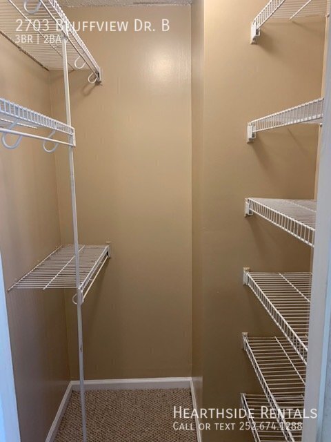 Foto del edificio - 2703 Bluff View Dr