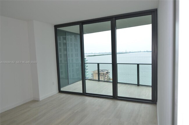 Foto del edificio - 460 NE 28th St