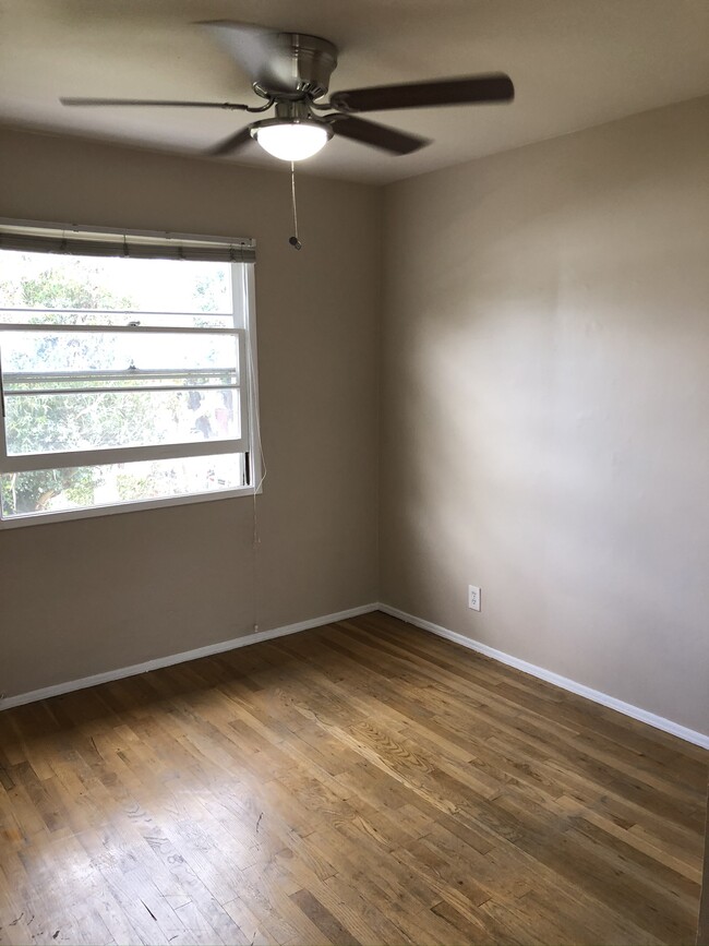 Foto del edificio - 2461 Silver Lake Blvd
