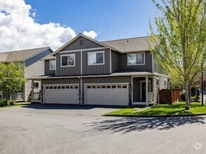 Building Photo - 416-418 Lily Ln